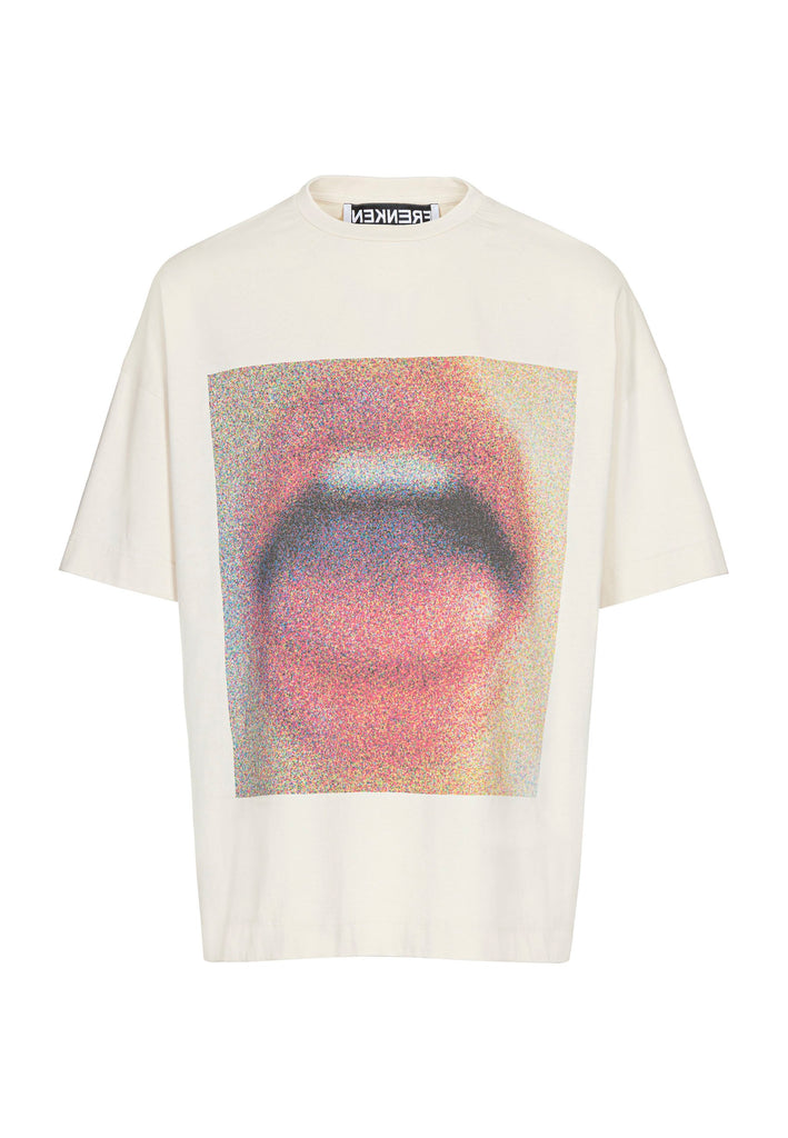 Soft jersey t-shirt with a digital printed mouth. Fits oversized.