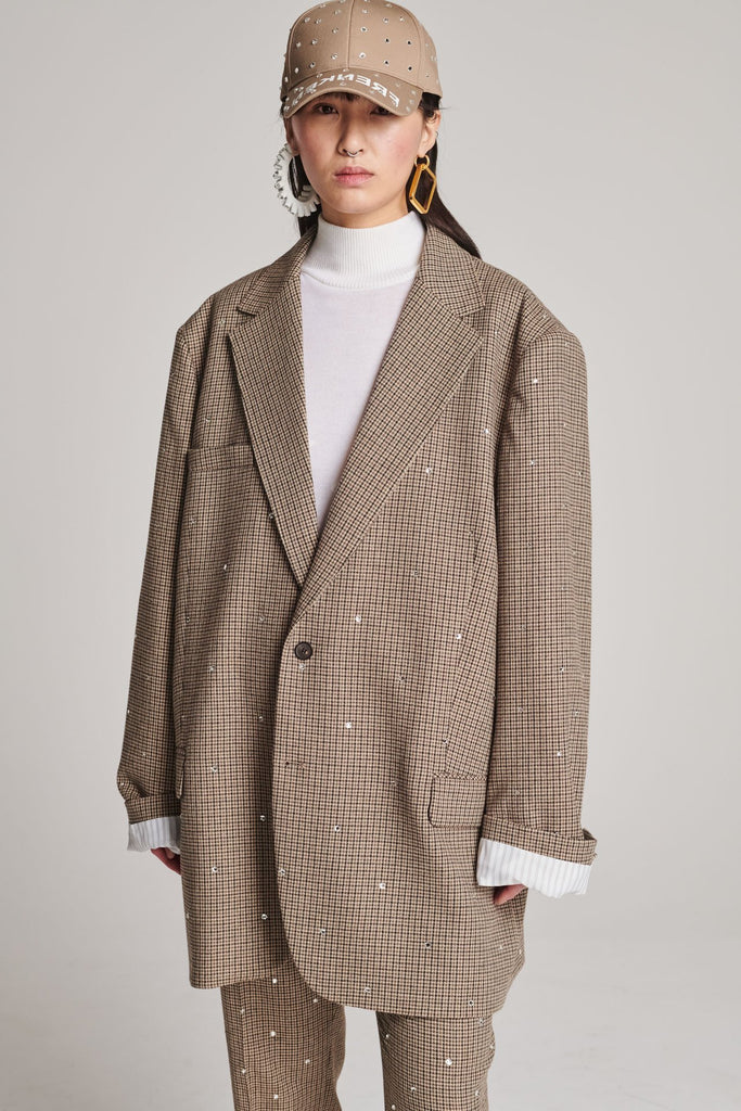 Wide-shouldered blazer in grandpa-inspired check fabric. Spiced-up with sprinkled dazzling Swarovski diamonds, pockets, and exaggerated long sleeves. Fits super oversize.