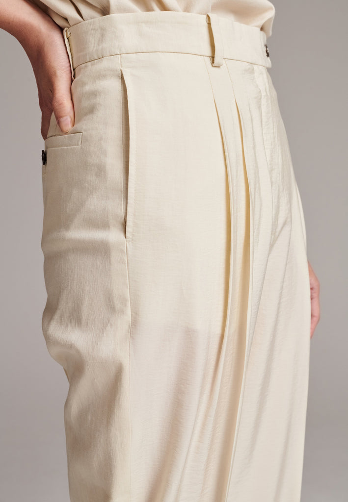 Long wide-leg trousers cut from a linen blend. Detailed with insideout details, welt pockets and button closure.