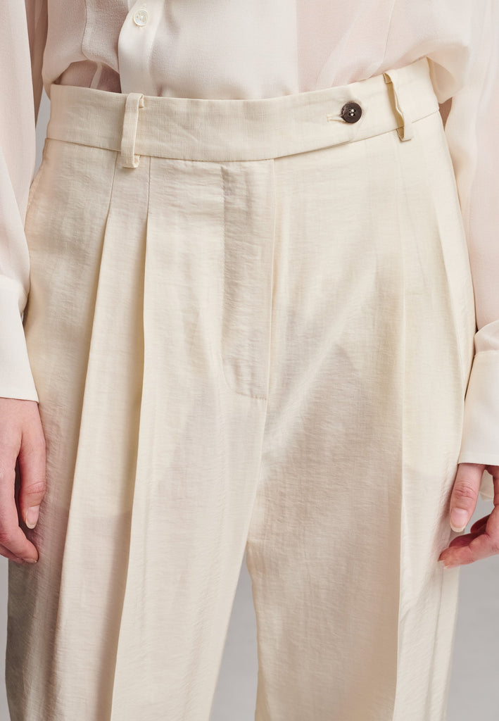 Long wide-leg trousers cut from a linen blend. Detailed with insideout details, welt pockets and button closure.