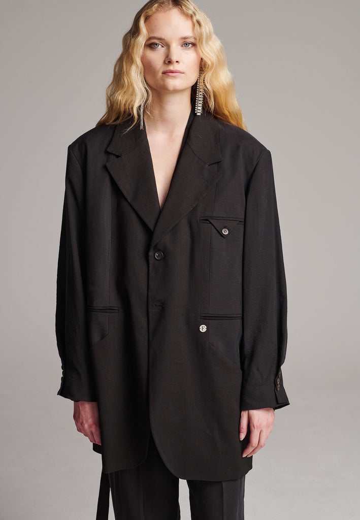 Your everyday choice: an oversized wrap blazer cut from a linen blend. Features shoulder-pads and a belt at the waist, adding structure to the loose fit. Inside-out details inspired by the inside of a menswear blazer. Horn button closure, detailed welt pockets and central vent at the back.