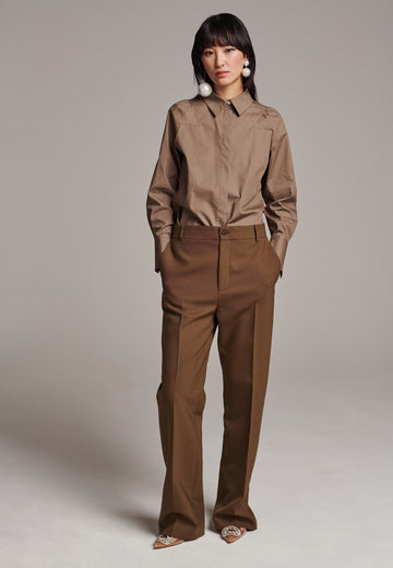 Discover unparalleled elegance with this structured bell-cut pant, perfectly tailored for a refined yet contemporary silhouette. Designed by Frenken, this piece offers a slightly oversized fit that combines effortless style with understated fashion. You were searching for the perfect everyday pant—one that seamlessly blends sharp tailoring with a touch of modern sophistication. Congratulations, you’ve found it. These trousers, inspired by menswear, are a standout addition to your wardrobe, ensuring you rock