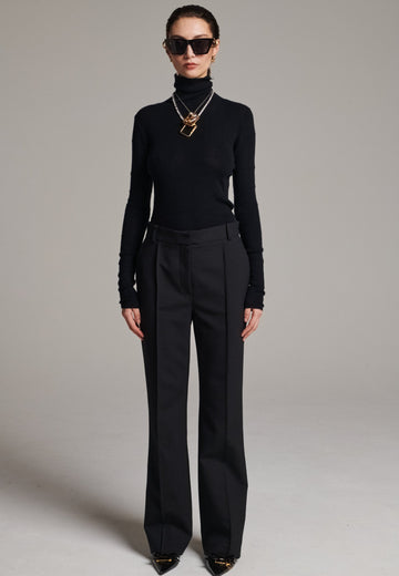 Step into elevated tailoring with the Diamand Darted Boyish Bel Cut Trousers, a structured silhouette with purposefully placed front darts that bring definition and subtle edge. The bell-cut leg adds fluidity, while the slightly oversized, boyish fit channels effortless confidence. Inspired by classic menswear, these trousers blend precision and attitude, making them a standout piece for a polished yet contemporary look.