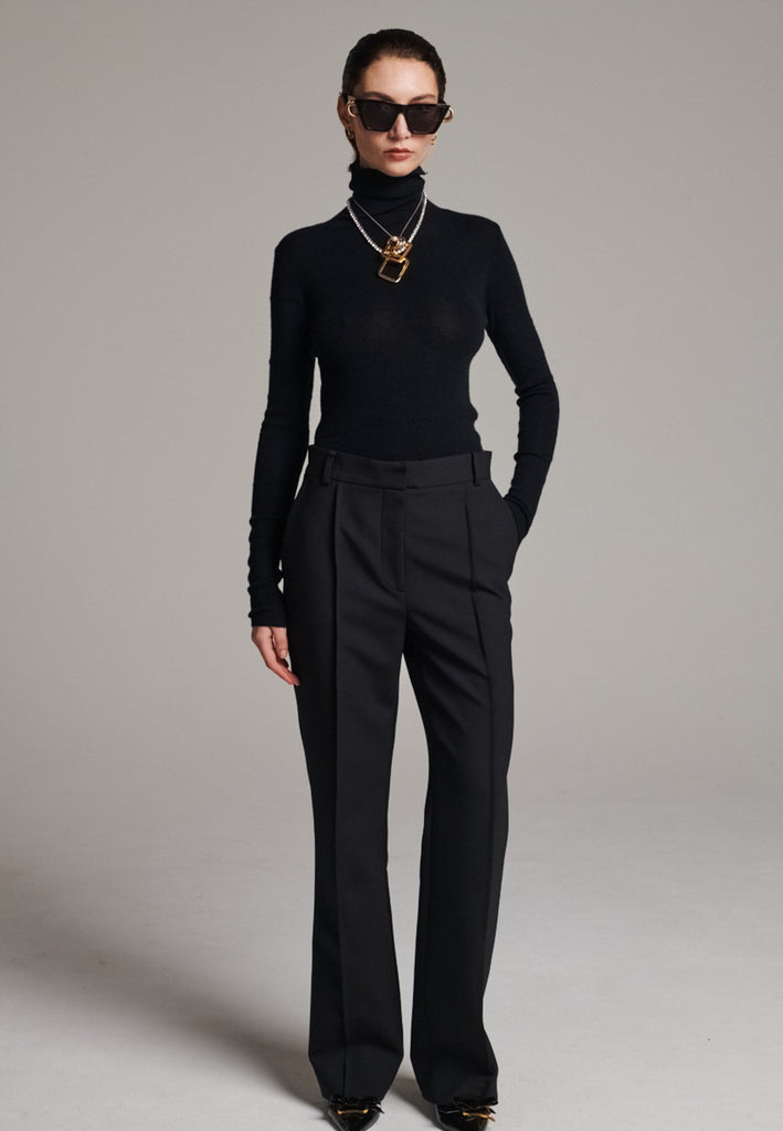 Step into elevated tailoring with the Diamand Darted Boyish Bel Cut Trousers, a structured silhouette with purposefully placed front darts that bring definition and subtle edge. The bell-cut leg adds fluidity, while the slightly oversized, boyish fit channels effortless confidence. Inspired by classic menswear, these trousers blend precision and attitude, making them a standout piece for a polished yet contemporary look.