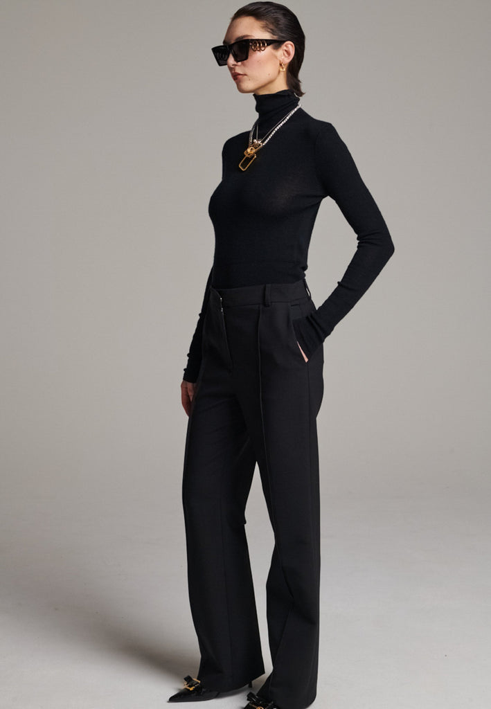 Step into elevated tailoring with the Diamand Darted Boyish Bel Cut Trousers, a structured silhouette with purposefully placed front darts that bring definition and subtle edge. The bell-cut leg adds fluidity, while the slightly oversized, boyish fit channels effortless confidence. Inspired by classic menswear, these trousers blend precision and attitude, making them a standout piece for a polished yet contemporary look.