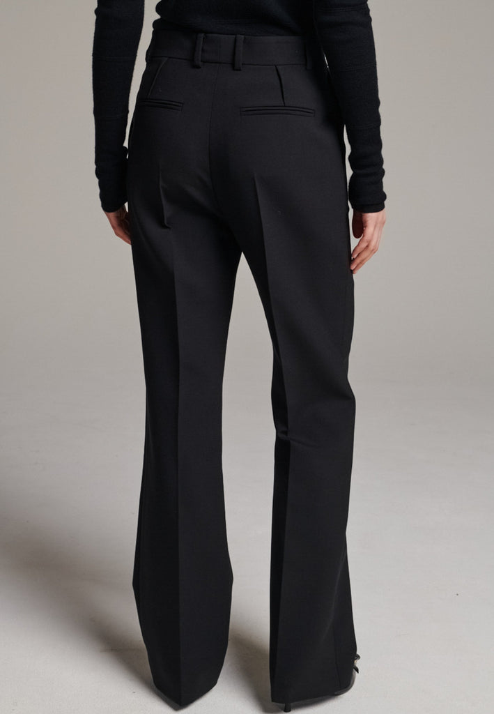 Step into elevated tailoring with the Diamand Darted Boyish Bel Cut Trousers, a structured silhouette with purposefully placed front darts that bring definition and subtle edge. The bell-cut leg adds fluidity, while the slightly oversized, boyish fit channels effortless confidence. Inspired by classic menswear, these trousers blend precision and attitude, making them a standout piece for a polished yet contemporary look.