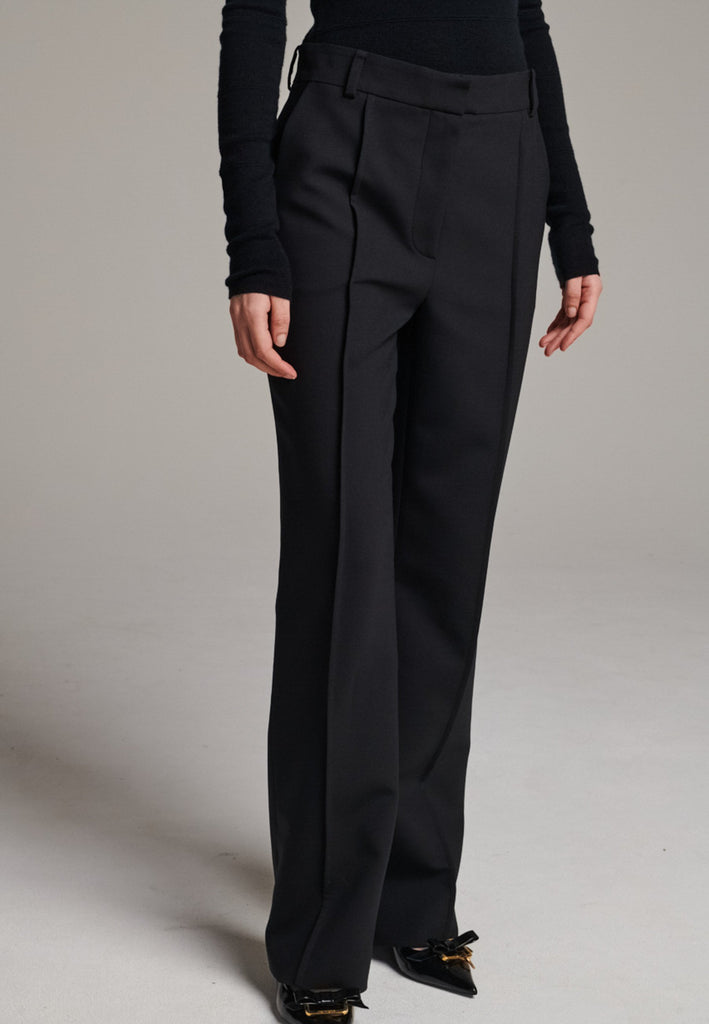Step into elevated tailoring with the Diamand Darted Boyish Bel Cut Trousers, a structured silhouette with purposefully placed front darts that bring definition and subtle edge. The bell-cut leg adds fluidity, while the slightly oversized, boyish fit channels effortless confidence. Inspired by classic menswear, these trousers blend precision and attitude, making them a standout piece for a polished yet contemporary look.