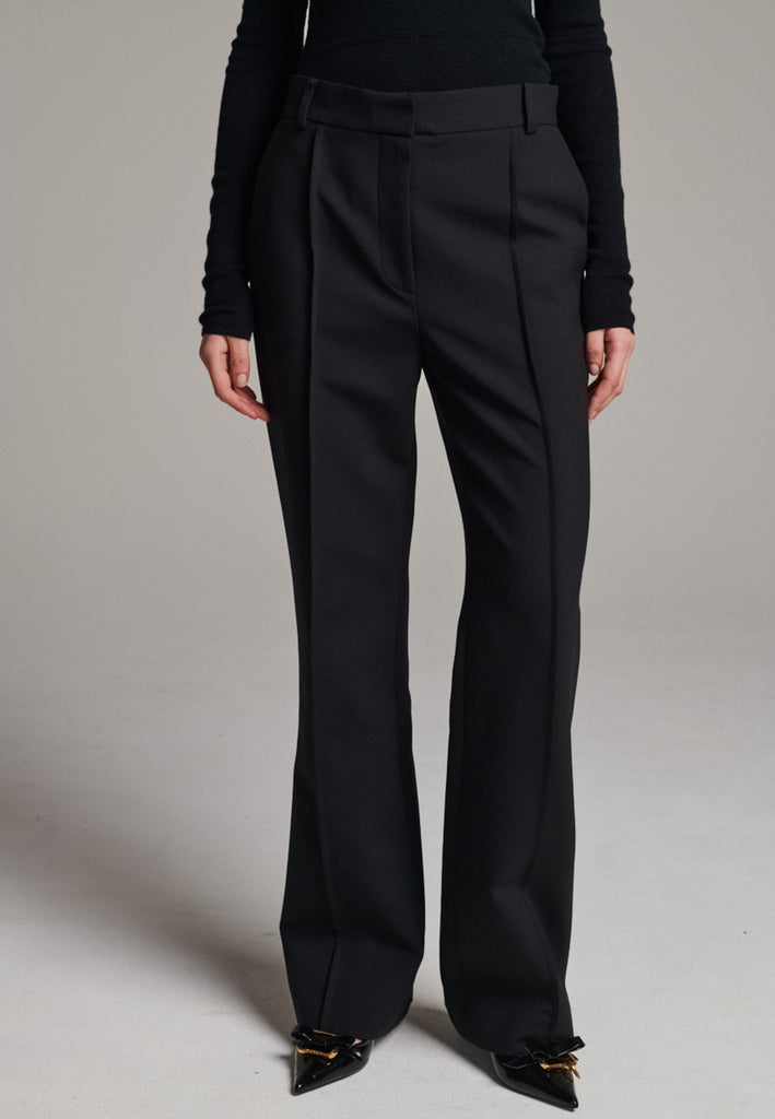 Step into elevated tailoring with the Diamand Darted Boyish Bel Cut Trousers, a structured silhouette with purposefully placed front darts that bring definition and subtle edge. The bell-cut leg adds fluidity, while the slightly oversized, boyish fit channels effortless confidence. Inspired by classic menswear, these trousers blend precision and attitude, making them a standout piece for a polished yet contemporary look.