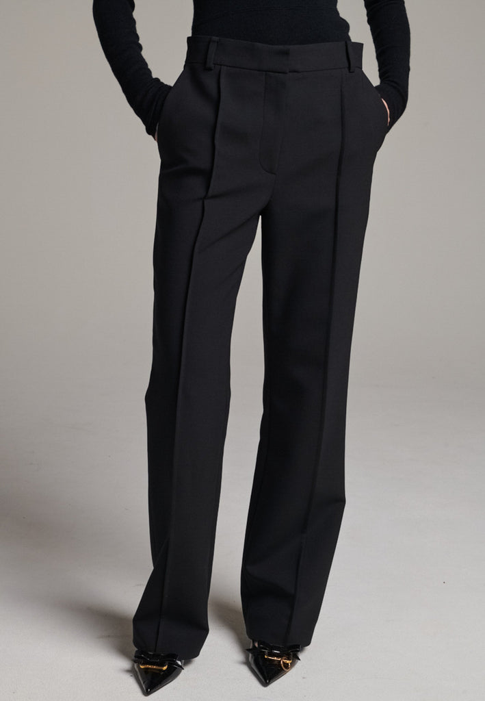 Step into elevated tailoring with the Diamand Darted Boyish Bel Cut Trousers, a structured silhouette with purposefully placed front darts that bring definition and subtle edge. The bell-cut leg adds fluidity, while the slightly oversized, boyish fit channels effortless confidence. Inspired by classic menswear, these trousers blend precision and attitude, making them a standout piece for a polished yet contemporary look.