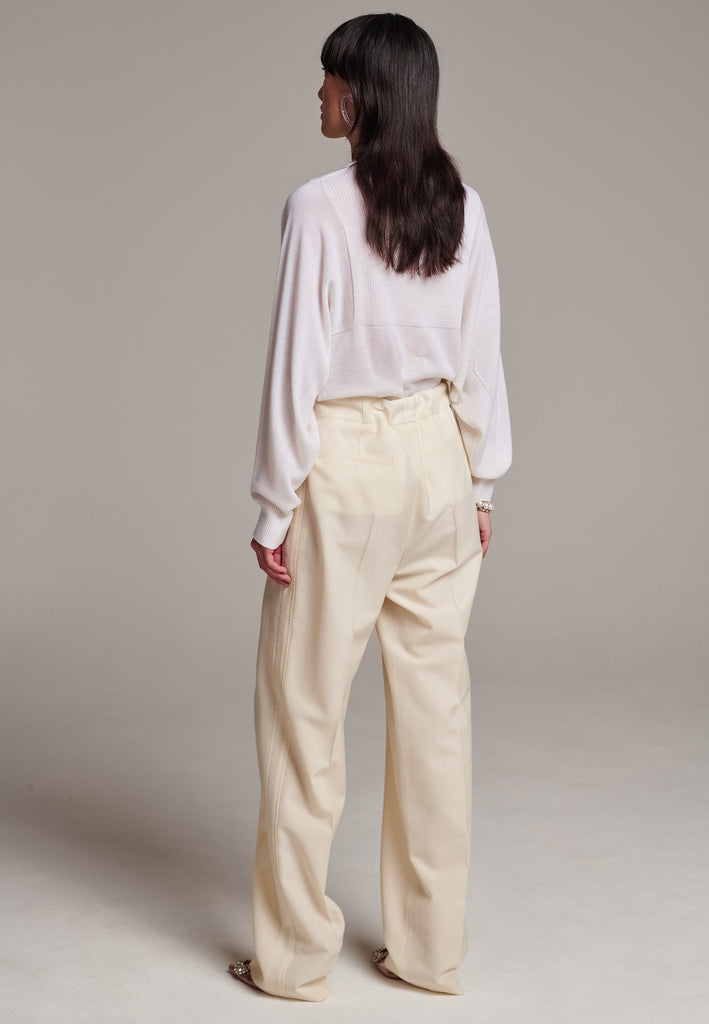 Sweater, crafted from luxurious virgin merino wool that gives a soft handle. Detailed with dropped shoulders, ribbed effect and batwing sleeves. Designed for a loose fit. Long in sleeves. This piece ensures you’ll stay snug and chic, even on the coldest days.