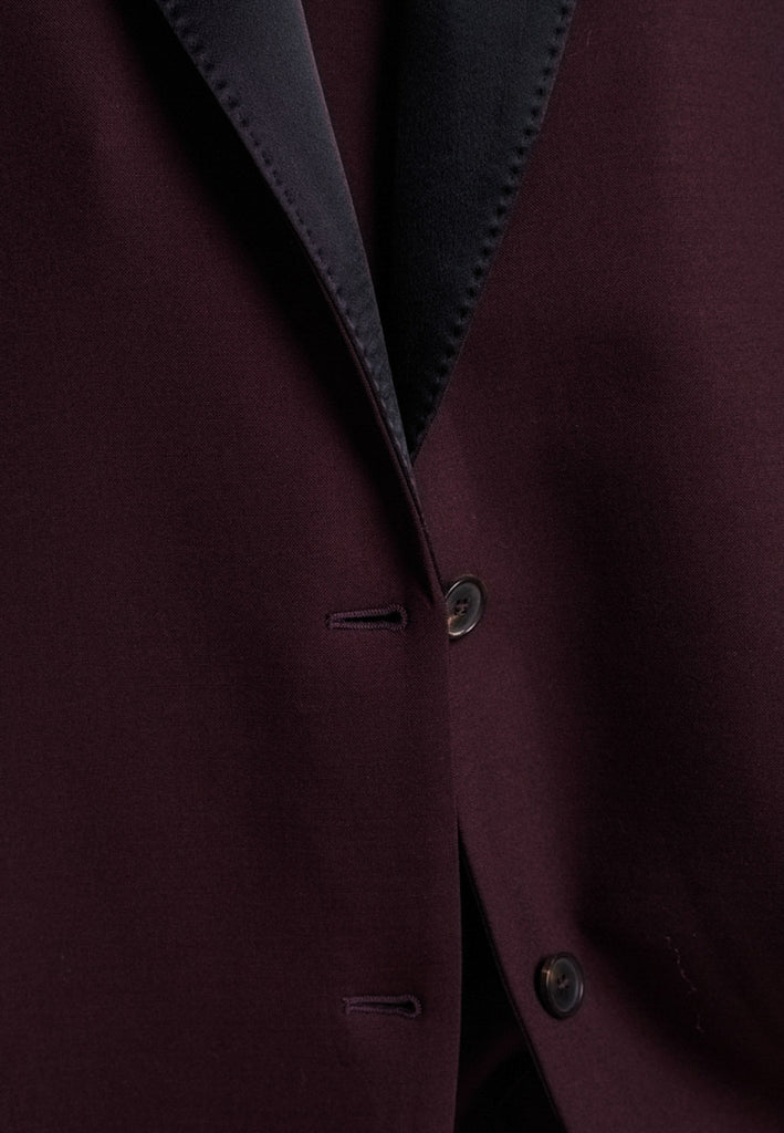 A classic yet oversized blazer, designed to make a bold statement while maintaining timeless appeal. The lower portion of the lapels is crafted from a contrasting shiny fabric, adding an unexpected touch of texture and luxury. The upper part of the collar area is beautifully embellished with gold and silver rings at the tips, offering a refined, modern twist. This piece combines traditional tailoring with avant-garde details, perfect for elevating any outfit with sophistication and edge.