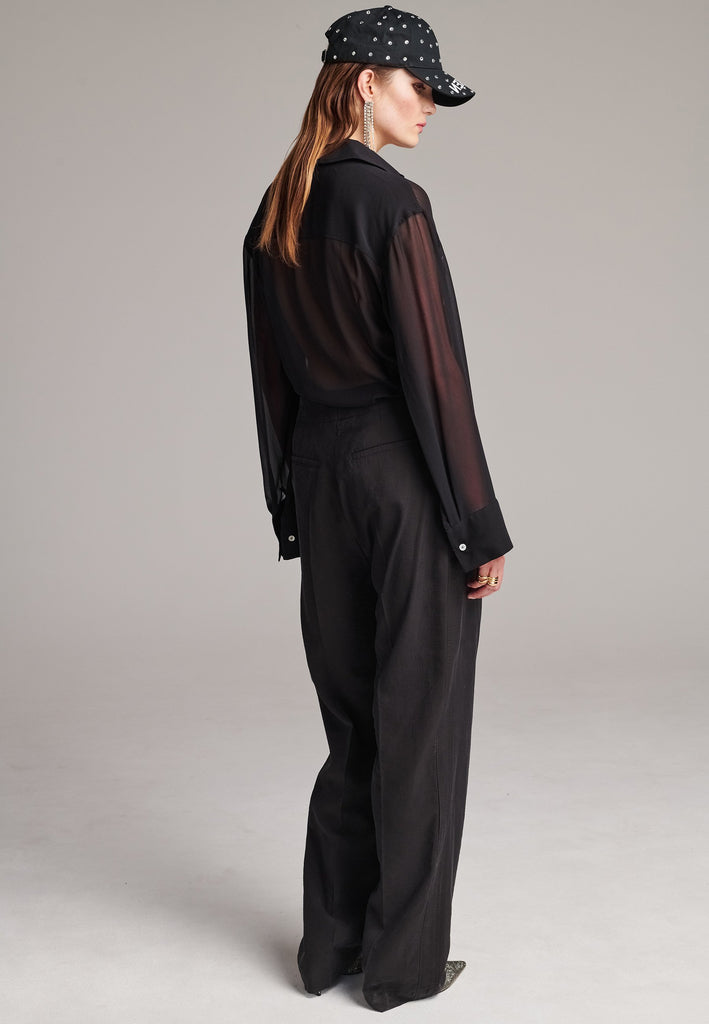 Easy-wear trousers featuring regular cut and drawstring fastening. Detailed with side slit and rear welt pockets. Cut from a light wrinkled viscose with washed look that emphasizes the relaxed attitude. As a nod to the tuxedo pants, it has a self-fabric side seam stripe.