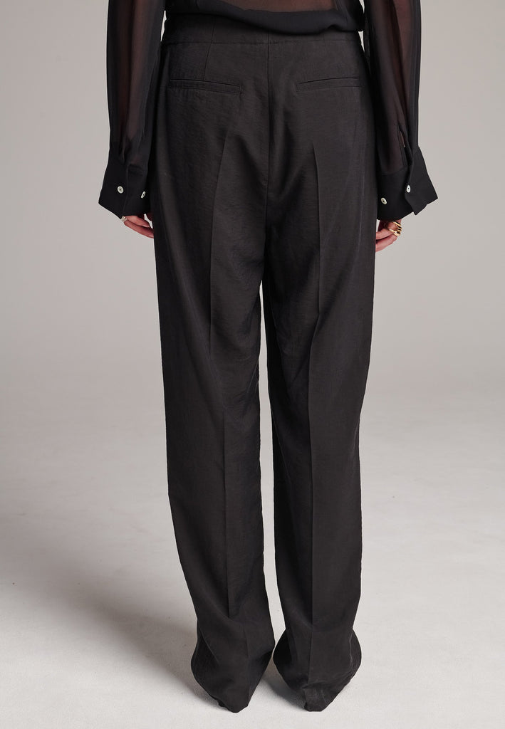 Easy-wear trousers featuring regular cut and drawstring fastening. Detailed with side slit and rear welt pockets. Cut from a light wrinkled viscose with washed look that emphasizes the relaxed attitude. As a nod to the tuxedo pants, it has a self-fabric side seam stripe.