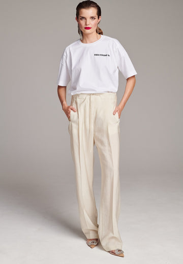 Easy-wear trousers featuring regular cut and drawstring fastening. Detailed with side slit and rear welt pockets. Cut from a light wrinkled viscose with washed look that emphasizes the relaxed attitude. As a nod to the tuxedo pants, it has a self-fabric side seam stripe.