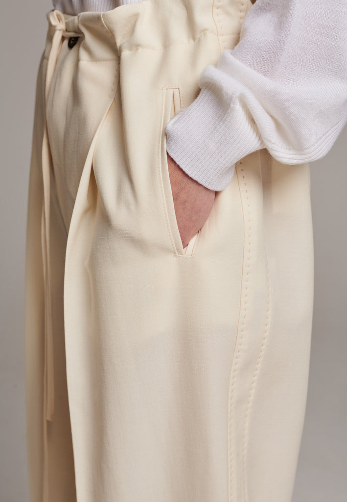 Refine your wardrobe with these straight-leg trousers, cut from a soft virgin wool. Featuring a sophisticated horn button and zip with a drawstring fastening at the waist. With a nod to the tuxedo pants, it has a fabric self-stripe with a needle point at the side seam. Complete with slanted pockets and welt back pockets, these trousers blend traditional elegance with modern functionality.