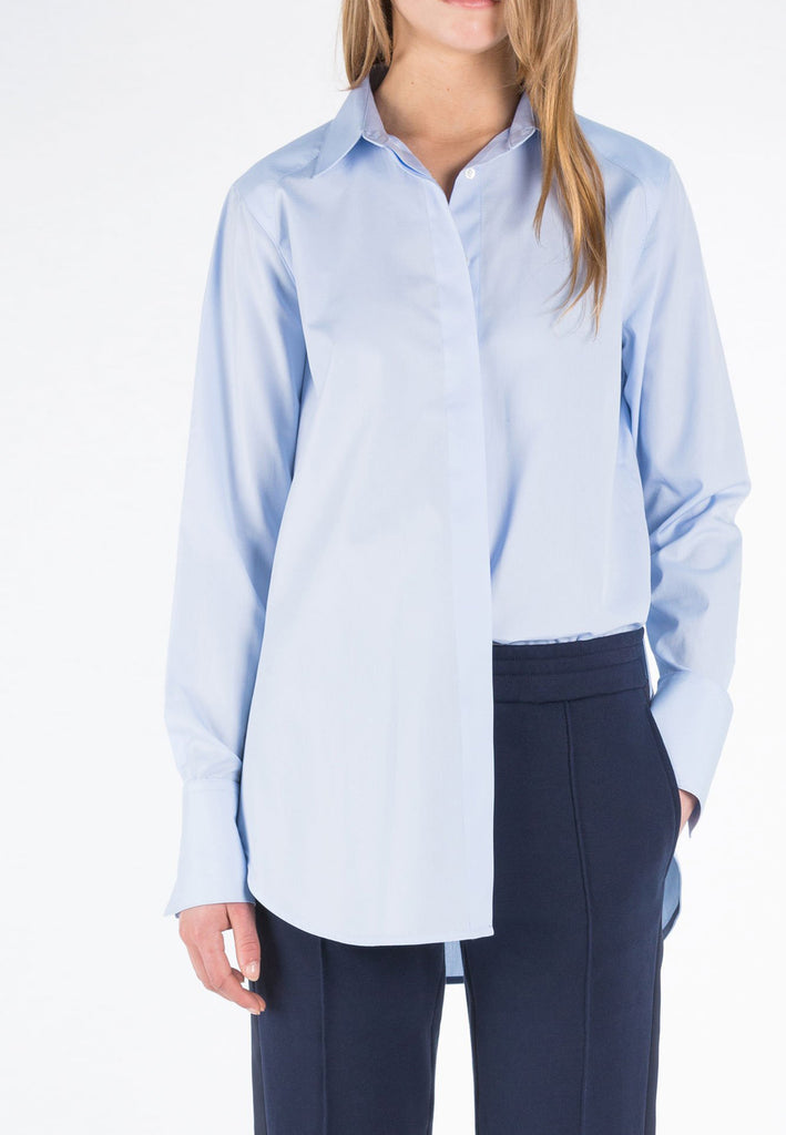 Office shirt, light blue color. Regular-fit shirt with double cuff length made from pale blue crispy poplin cotton, with classic collar stand and concealed button fly-front. This is a true essential to every wardrobe.