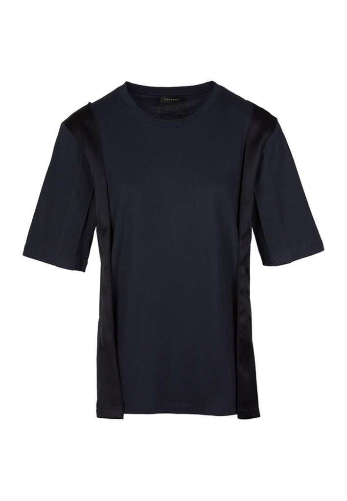 Shine top, navy color. Oversized t-shirt with loose-fitting, detailed with satin panels inserted at the side silhouette that creates a ton-sur-ton and matte/shiny effect elevating this basic with a refreshing look. www.frenkenfashion.com