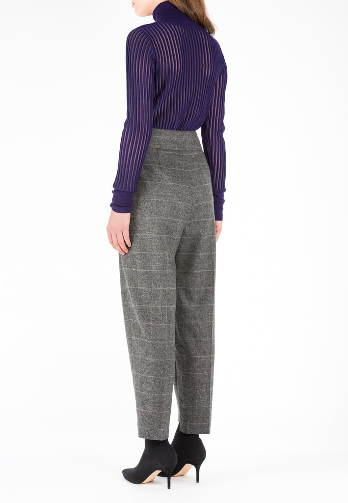 Turn pants, grey melange. Designed by Erik Frenken. High waist cropped pants. Detailed with double pleat and an uneven step hem.
