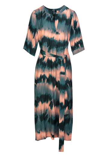 Printed wind dress. 100% viscose. Maxi tye dyed dress. Relaxed fitted. Pockets included. To wear with or without the belt. Amsterdam fashion