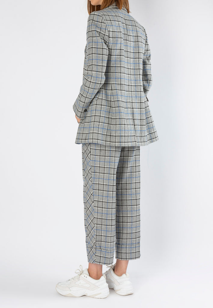 Pattern | Blazer | Black & Grey Check. Classic tailored blazer made in Portugal from checked wool-blend. Team yours with the coordinating pants MOTIF and pumps or sneakers for a laid back feel.