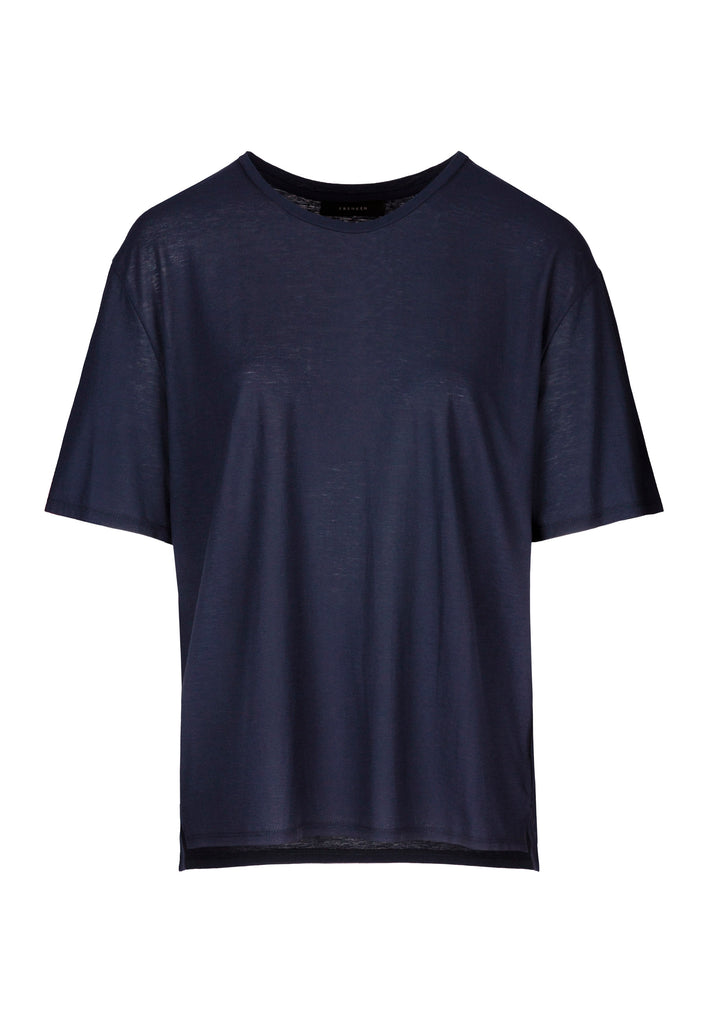 Navy top designed by Eric Frenken. Model wears a size 36. Relaxed fitted lightweight cotton crepe jersey with two big F logo in flock print. To be worn with anything for an easy and fashionable look. Fabric: 100% Cotton