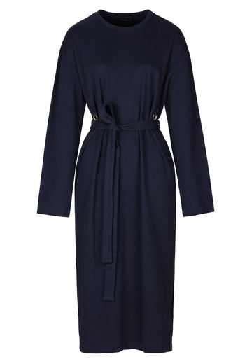 Rink dress, navy color. Brushed soft jersey sweat midi style, this sweater dress is comfy and effortless. Long sleeves you can roll up. Detailed with eyelets at the waist and a belt to give some shape. www.frenkenfashion.com
