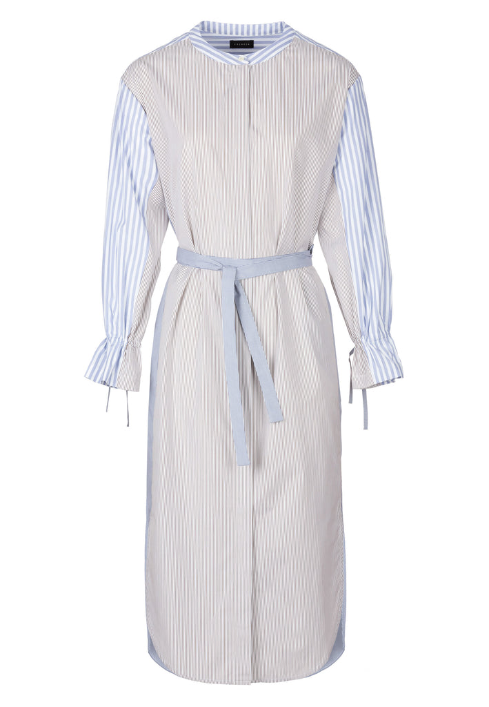 Limit dress, navy umber stripe. Shirtdress modeled after classic men's shirting, made from divers striped crips poplin cotton. Can be worn with or without the belt, therefore the belt loops can be pooled towards the inside of the dress.