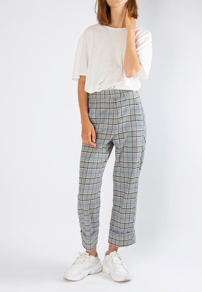 Motif | Pants | Black & Grey Check. Cropped length suiting pants made in Portugal from checked wool-blend. Detailed with turned-up cuffs. Team with the coordinating blazer PATTERN and pumps or sneakers for a laid back feel.