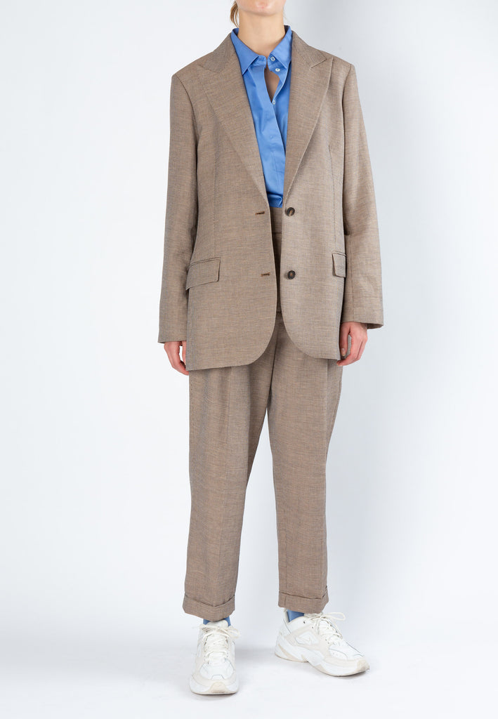 Sand check blazer. This tailored oversized blazer, man fitting inspired made in a earth shade check is perfect to wear with matching pants or over jeans, being an everyday basic to wear this season.