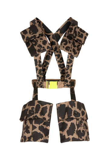 Land accessory, leopard color. Utility-inspired accessory is designed with four exterior folded pockets that keep small essentials secure and organized. Detailed with a coated neon yellow sliding buckle easily adjusted for a customised fit.