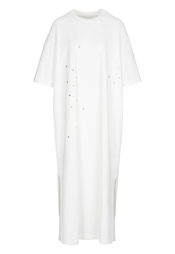 Peak | Dress | Off-white. Maxi dress fabricated in soft off-white interlock. The dropped sleeves emphasize the oversized look, with metallic eyelets and press buttons, inspired by the functionality, for an unexpected leisurewear statement piece. With side slits for extra comfort, to wear inside and out.