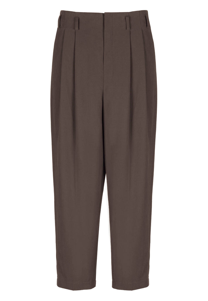 Slack | Trouser | Choco. Women clothes. Slack is a high-rise waist pant, with a paper bag silhouette enhanced by the pinched pleats. Falling right in the ankle, with a straight leg fitting, this is ideal to wear with crisp shirts or casual basic t-shirts.