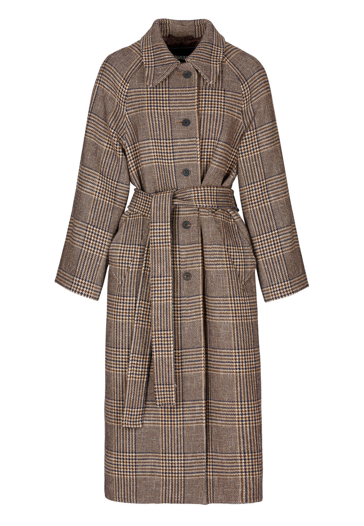 Reaction, an oversized raglan coat that combines two plaid fabrics in shades of brown, with front buttons and a D-ring strap tie that changes from the front to the back. This is the coat of the season, a total game-changer. You can style it with a tracking suit or with a working suit, either way, any look will feel complete with this statement coat.
