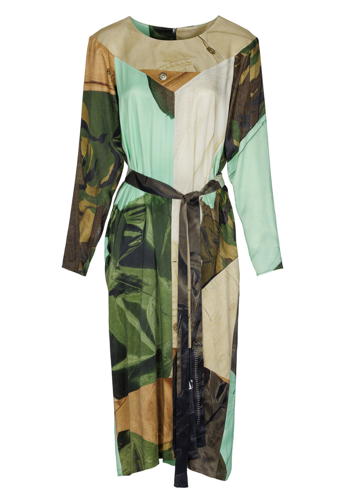 FRENKEN relaxed fit midi dress cut from a flowy viscose satin. Made with a FRENKEN exclusive army inspired print, blending several colors. Coming with a tie to define the waistline and side seam pockets for a sense of ease.