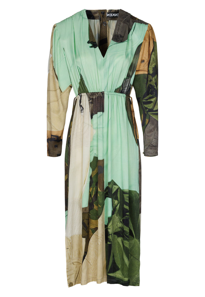 FRENKEN relaxed fit midi dress cut from a flowy viscose satin, with an oversided fitting enphasized by the shoulder-pads. Made with a FRENKEN exclusive army inspired print, blending several colors. Coming with a deep V-neckline and waist dawnstring to temper the loose fitting.