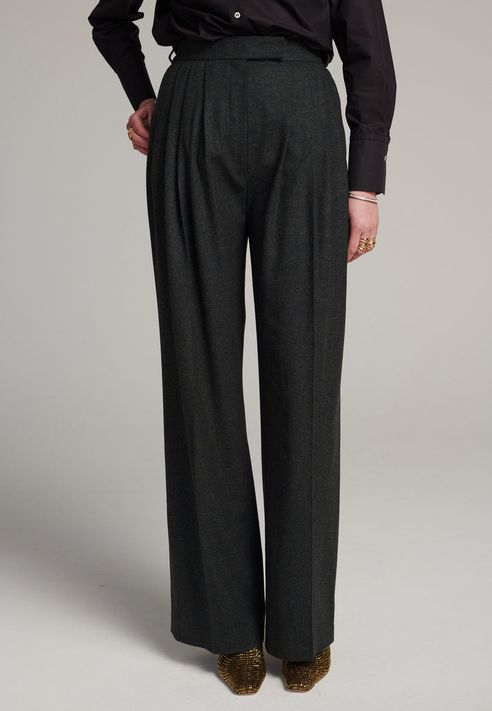 Pleated high-rise pants with wide-leg fitting made of a soft wool blend flannel in dark green. It's designed to move beautifully as you walk. Back welt pockets. Menswear-inspired tailored waistband. One of the chicest ways to wear relaxed tailoring.