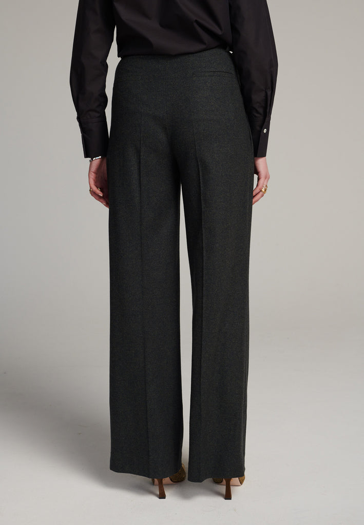 Pleated high-rise pants with wide-leg fitting made of a soft wool blend flannel in dark green. It's designed to move beautifully as you walk. Back welt pockets. Menswear-inspired tailored waistband. One of the chicest ways to wear relaxed tailoring.