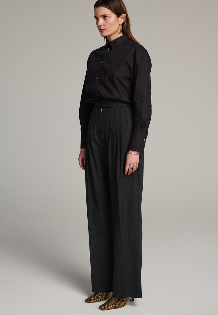 Pleated high-rise pants with wide-leg fitting made of a soft wool blend flannel in dark green. It's designed to move beautifully as you walk. Back welt pockets. Menswear-inspired tailored waistband. One of the chicest ways to wear relaxed tailoring.