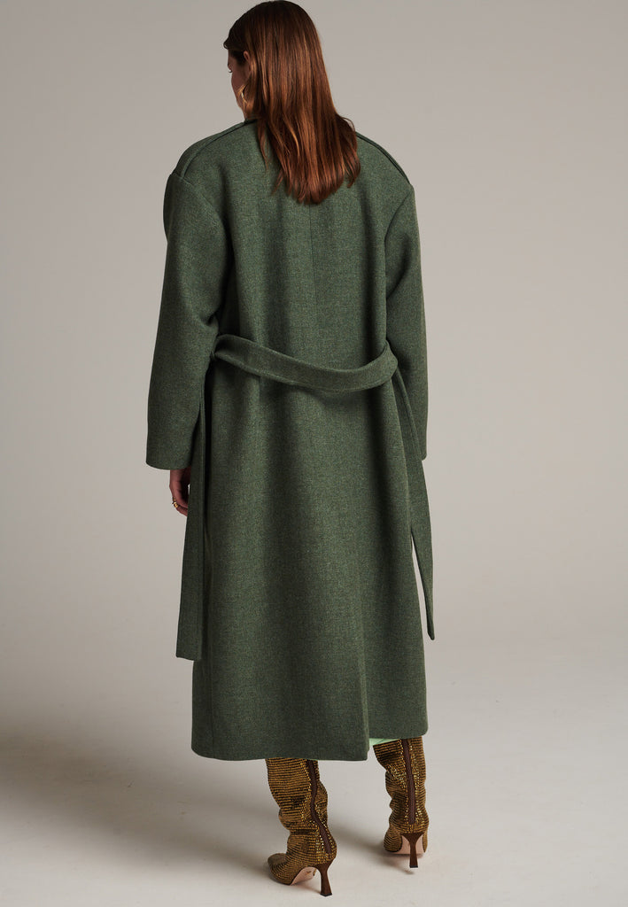 Oversized relaxed-fit coat in green melange cut from a recycled soft wool blend, fully lined with satin. It comes with a coordinating belt to temper the loose fit and to cinch to the waistline.