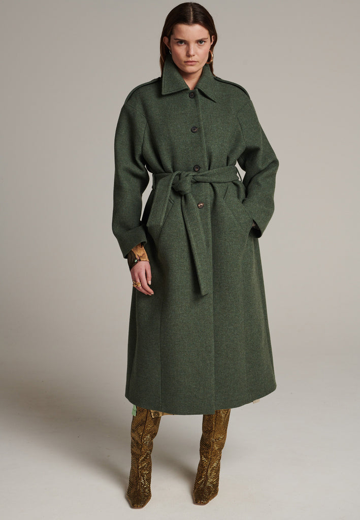 Oversized relaxed-fit coat in green melange cut from a recycled soft wool blend, fully lined with satin. It comes with a coordinating belt to temper the loose fit and to cinch to the waistline.