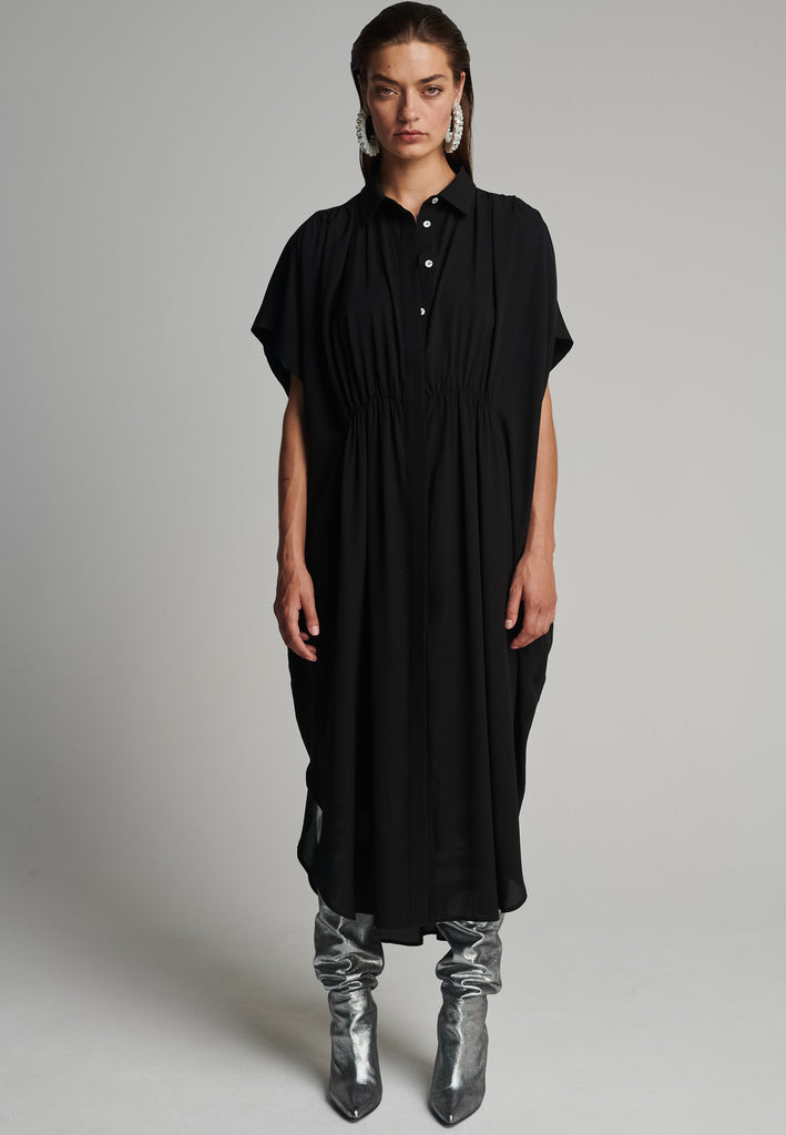 Silk midi dress in black. Features a short sleeve, front and back wrinkled effect, and an elastic waistband. Fits oversize.