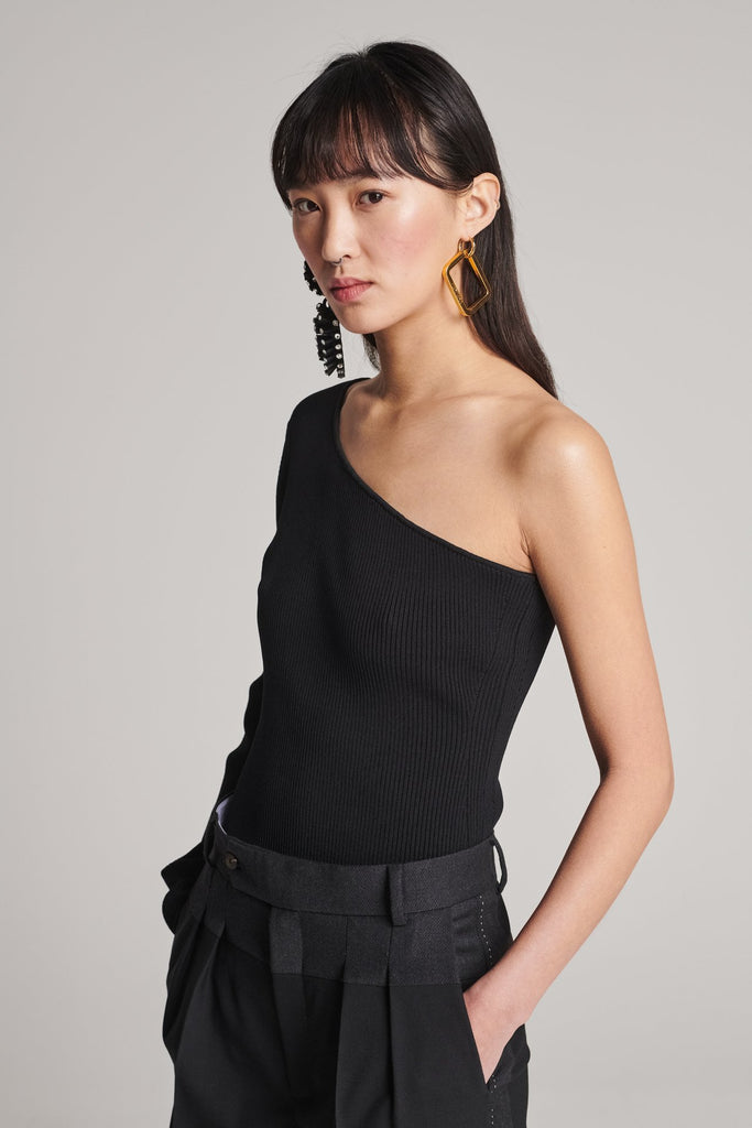 One-sleeve top in technical knit. Features asymmetric details and a stretchy effect for complete comfort. True to size.
