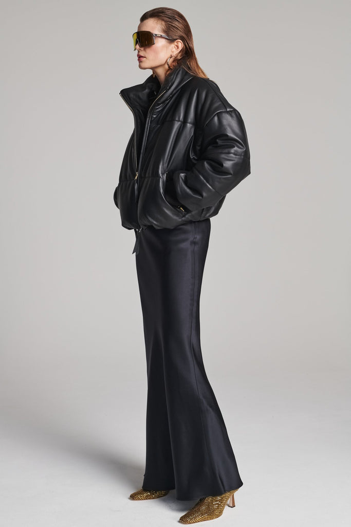 Wide-shouldered leather fully lined puffer coat. Features elasticated cuffs, zip fastening and pockets. Fits oversized.