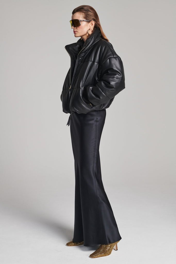Wide-shouldered leather fully lined puffer coat. Features elasticated cuffs, zip fastening and pockets. Fits oversized.