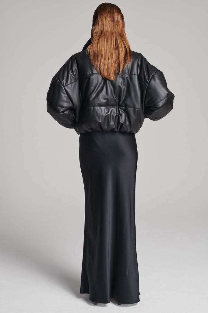 Wide-shouldered leather fully lined puffer coat. Features elasticated cuffs, zip fastening and pockets. Fits oversized.