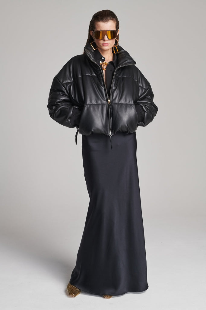 Wide-shouldered leather fully lined puffer coat. Features elasticated cuffs, zip fastening and pockets. Fits oversized.