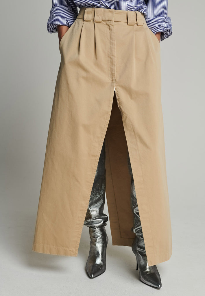 Desconstructed chino maxi skirt in camel. Features pockets, belt loops, and a front zipper to adjust to your liking. True to size.