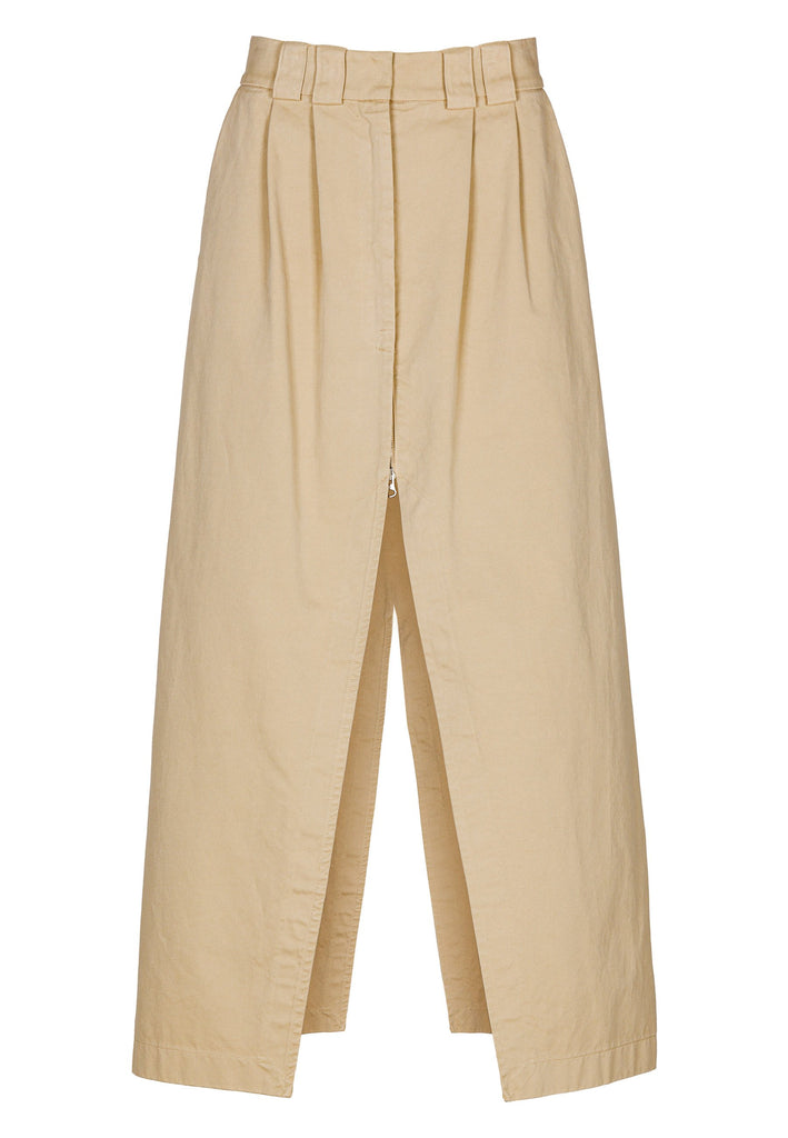Desconstructed chino maxi skirt in camel. Features pockets, belt loops, and a front zipper to adjust to your liking. True to size.