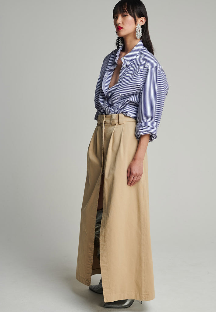 Desconstructed chino maxi skirt in camel. Features pockets, belt loops, and a front zipper to adjust to your liking. True to size.