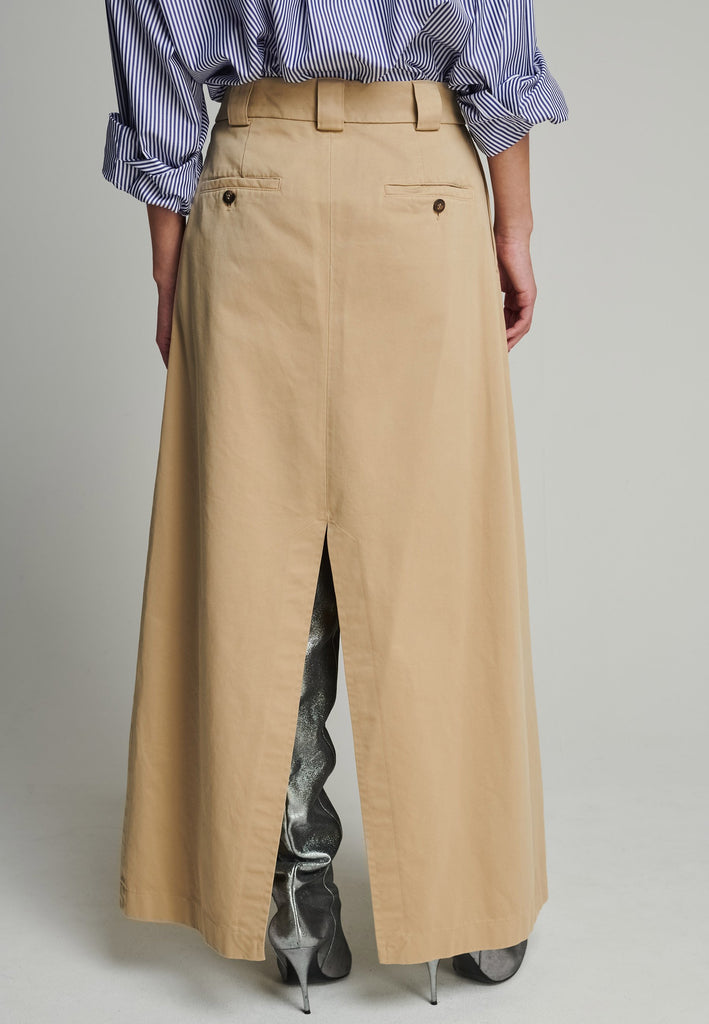 Desconstructed chino maxi skirt in camel. Features pockets, belt loops, and a front zipper to adjust to your liking. True to size.